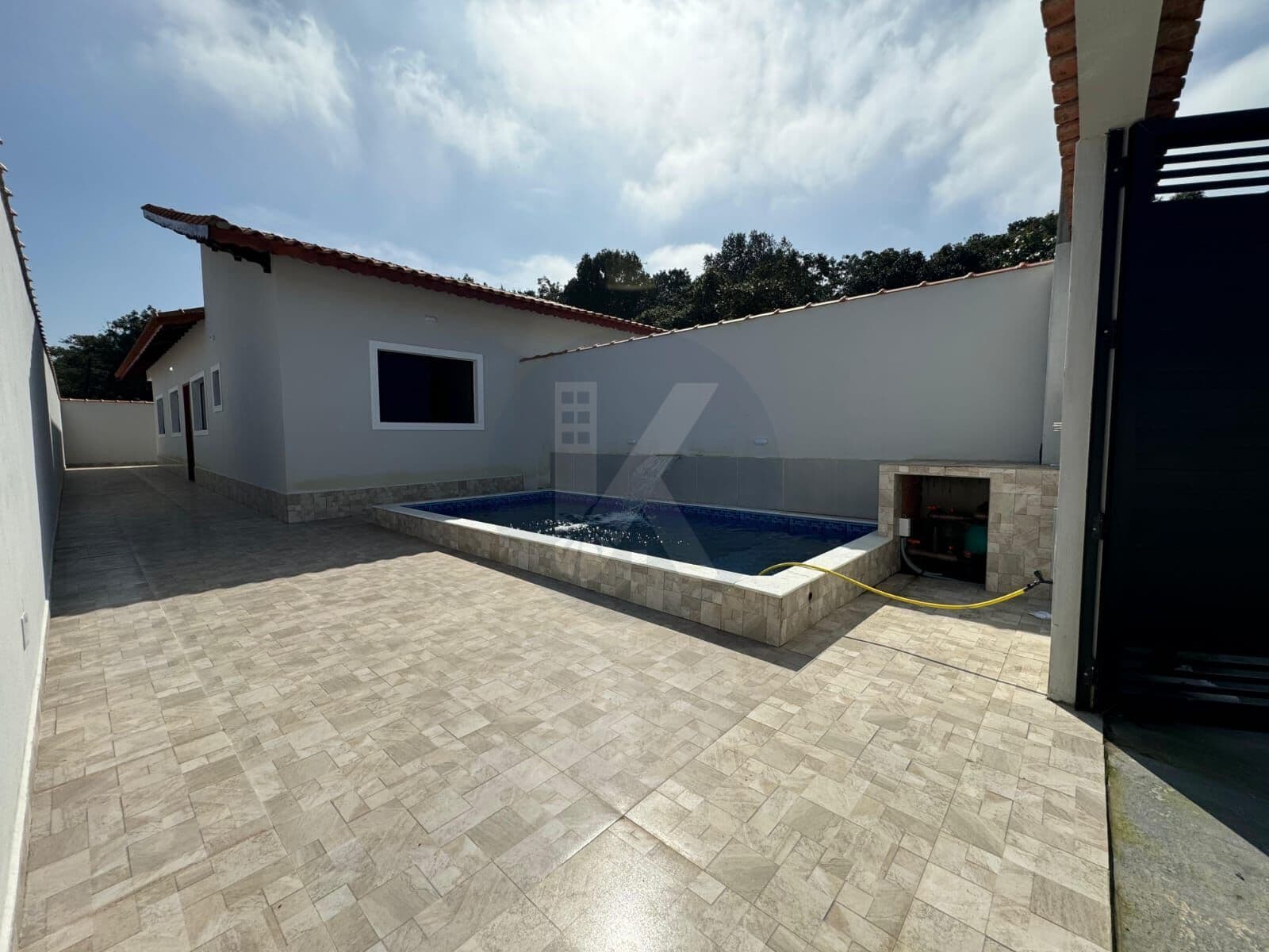 Casa á Venda em Itanhaém com piscina e proximo a praia