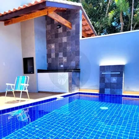 Casa á Venda em Itanhaém com 2 quartos com piscina e churrasqueira