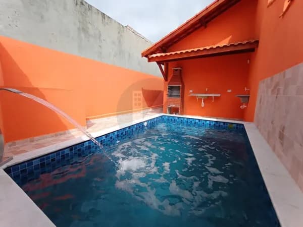 Casa á venda com 2 quartos com piscina em Itanhaém/SP