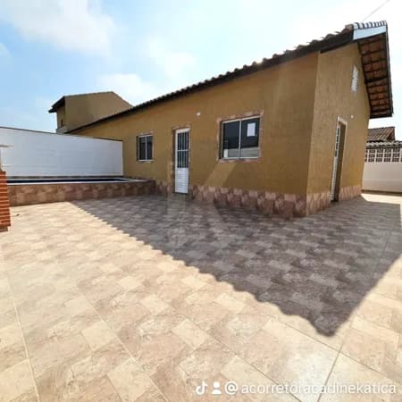Casa a venda em Itanhaém com 2 quartos + piscina e churrasqueira IMPERDIVEL