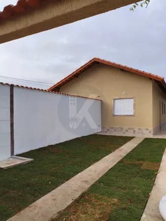 Casa a Venda em Itanhaém com 2 quartos e churrasqueira!