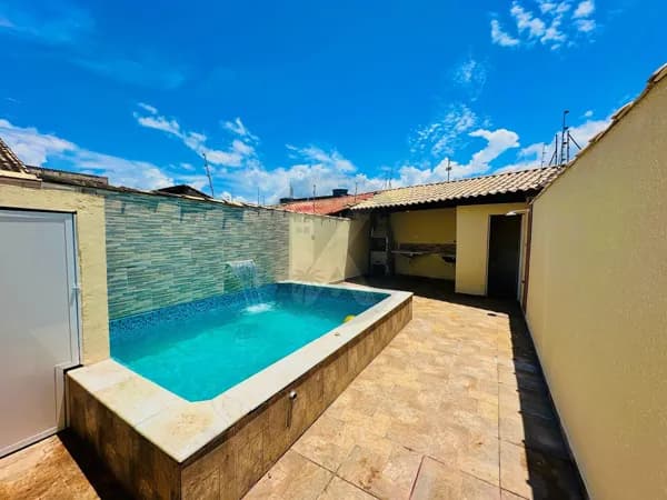 Casa á venda em Itanhaem com Piscina e area Gourmet