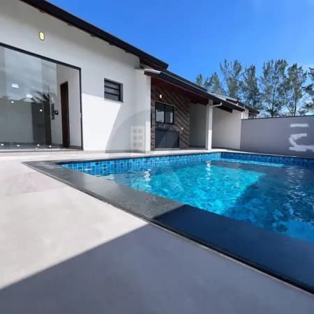 Casa á venda com 3 quartoss e Piscina VISTA MAR em Itanhaém !
