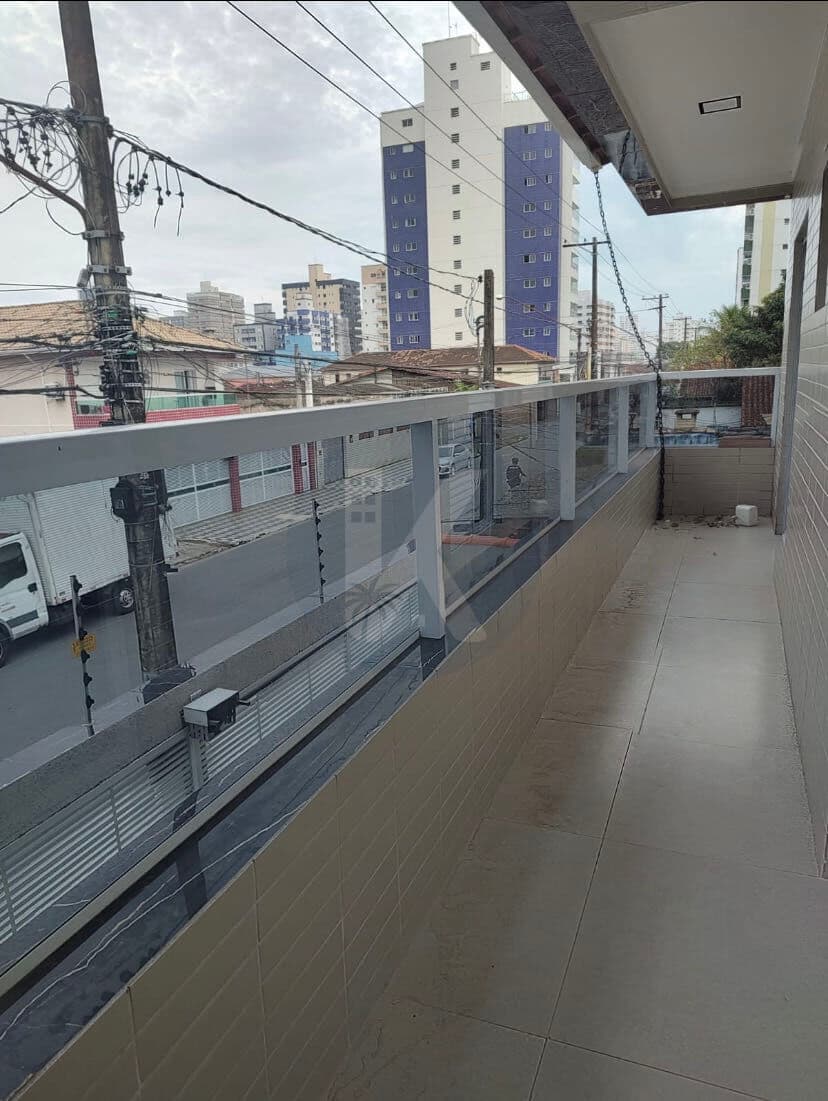 Casa á venda em Praia Grande em Guilhermina - Sobrado Lindo