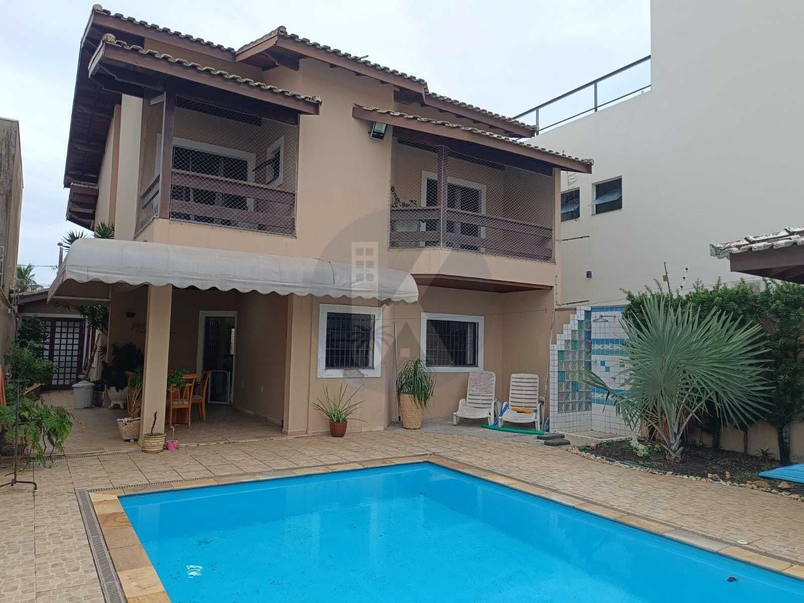 Casa à venda em Itanhaém bairro Cibratel com Piscina e Churrasqueira