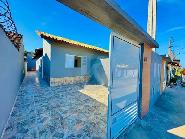 Casa á venda em Itanhaém bairro bopiranga - proximo a praia