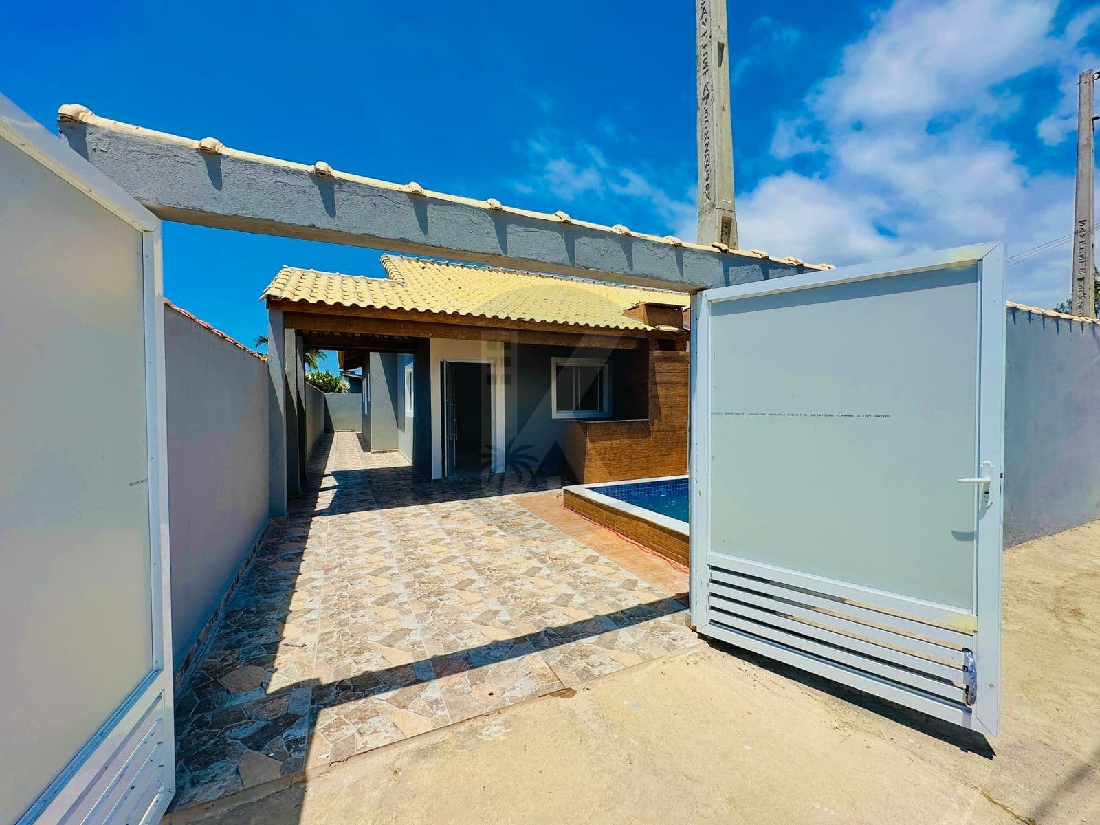 Casa á Venda em Itanhaém com 2 quartos + Piscina e area Gourmet