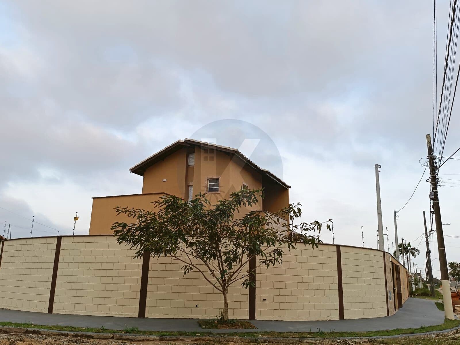 Casa a venda Sobrado em Itanhaém com 2 quartos piscina e churrasqueira