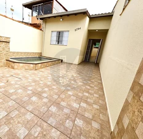 Casa Padrão a venda em Itanhaém - excelente bairro