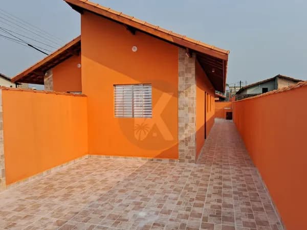 Casa á venda com Piscina no Bairro Jamaica – Itanhaém!