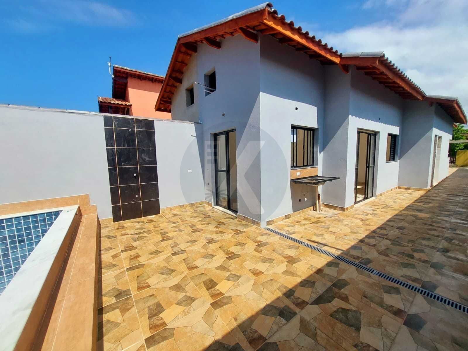 Casa a Venda em Itanhaém - Piscina e 3 quartos