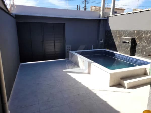 Casa a Venda em Itanhaém com piscina e churrasqueira