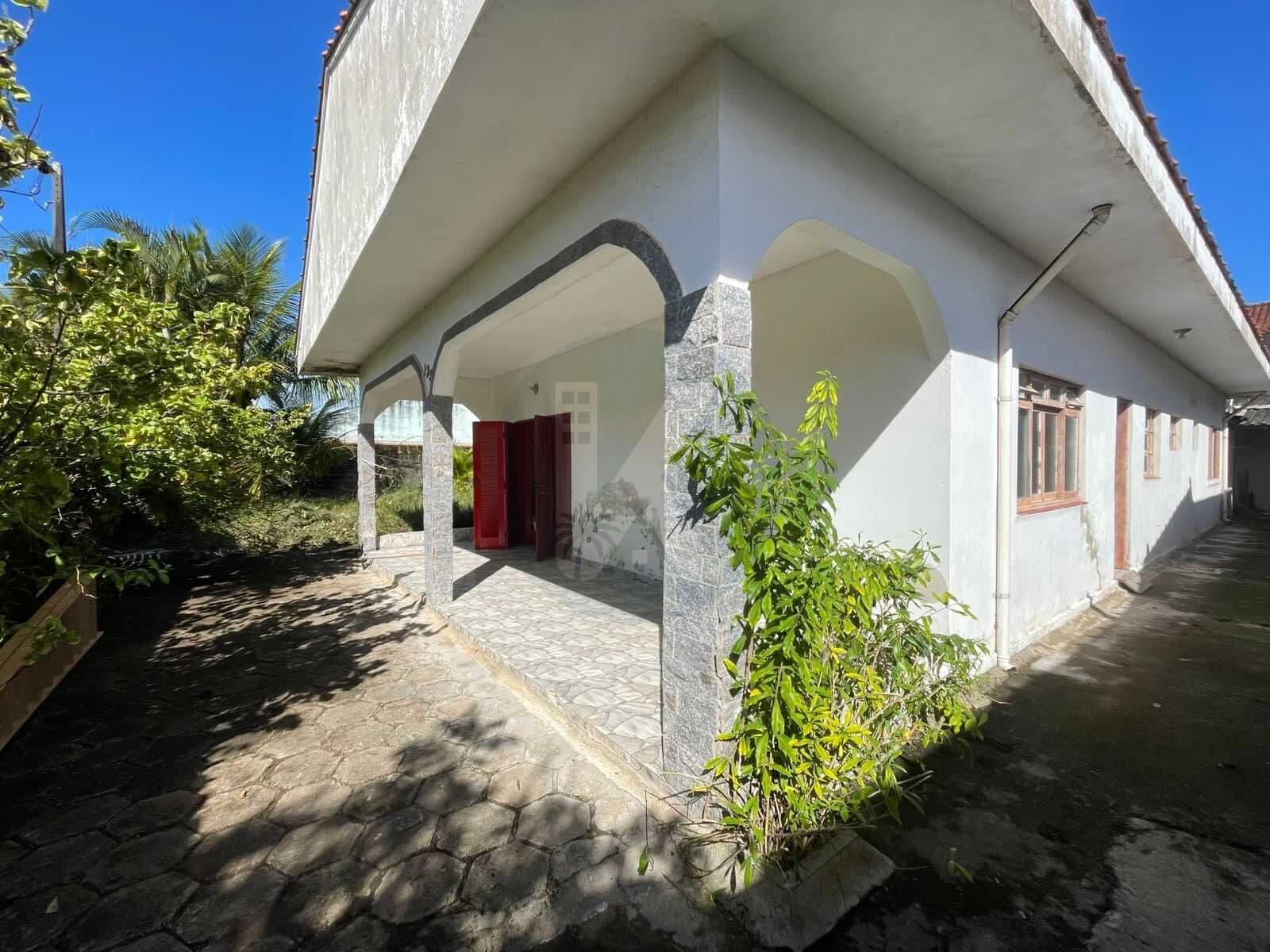 Casa a Venda em Itanhaém ampla a 100 metros do mar!