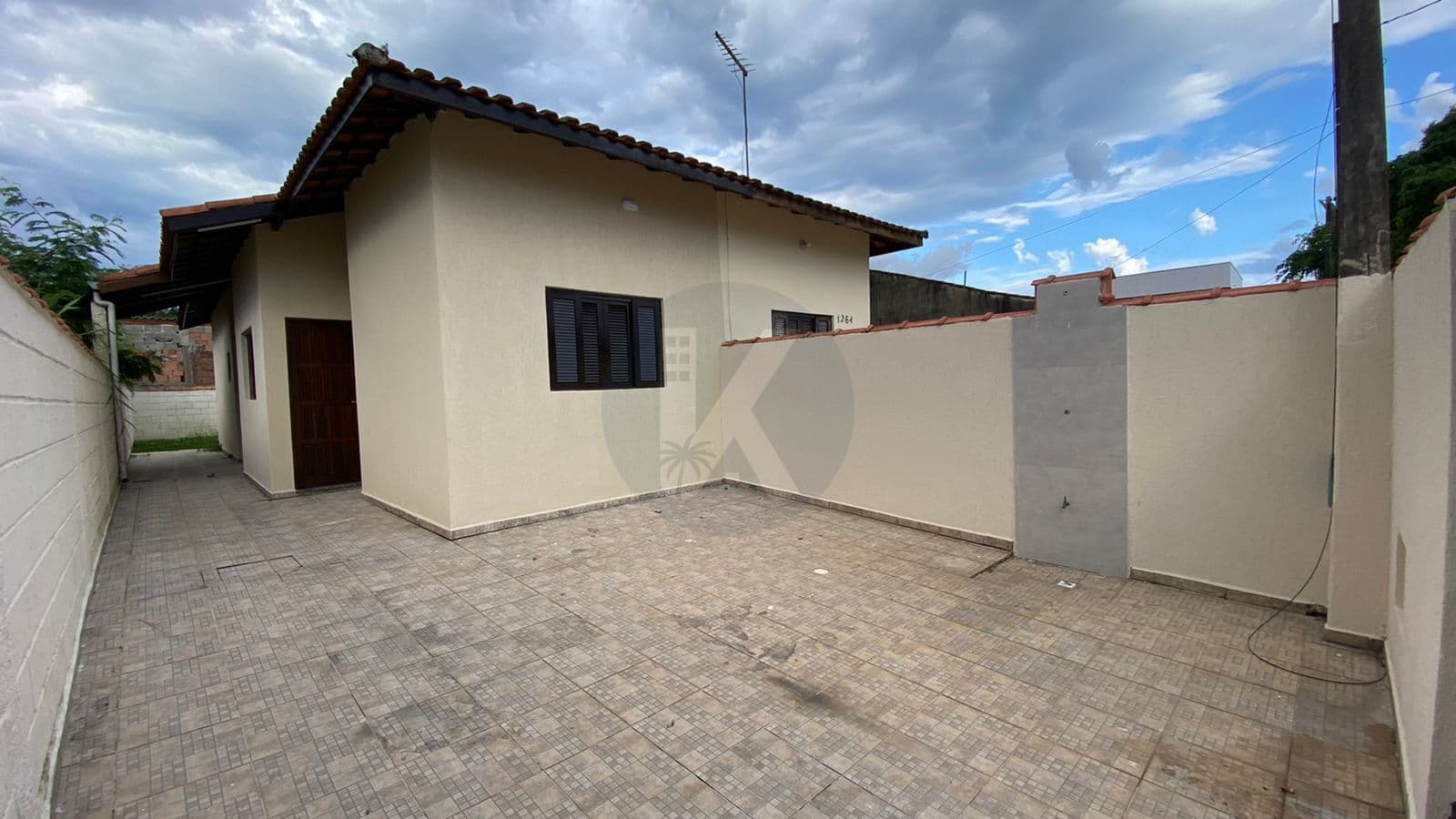 Casa Padrão á venda 2 quartos com quintal em Itanhaém