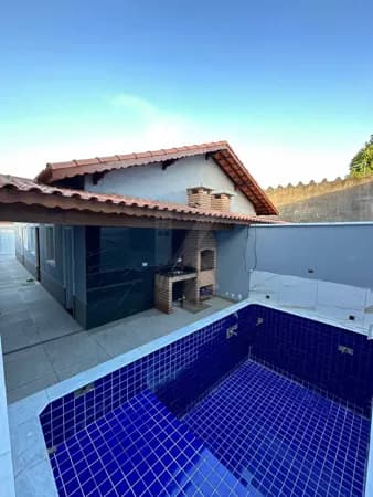 Casa à Venda em Itanhaém com piscina e churrasqueira