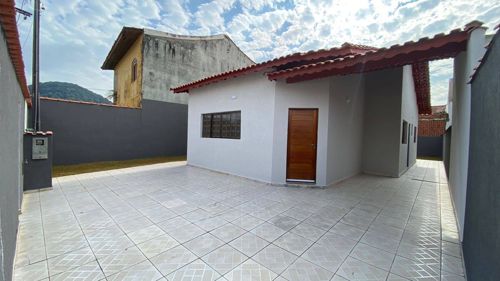 Casa Padrão á Venda em Mongaguá - 100 metros do MAR