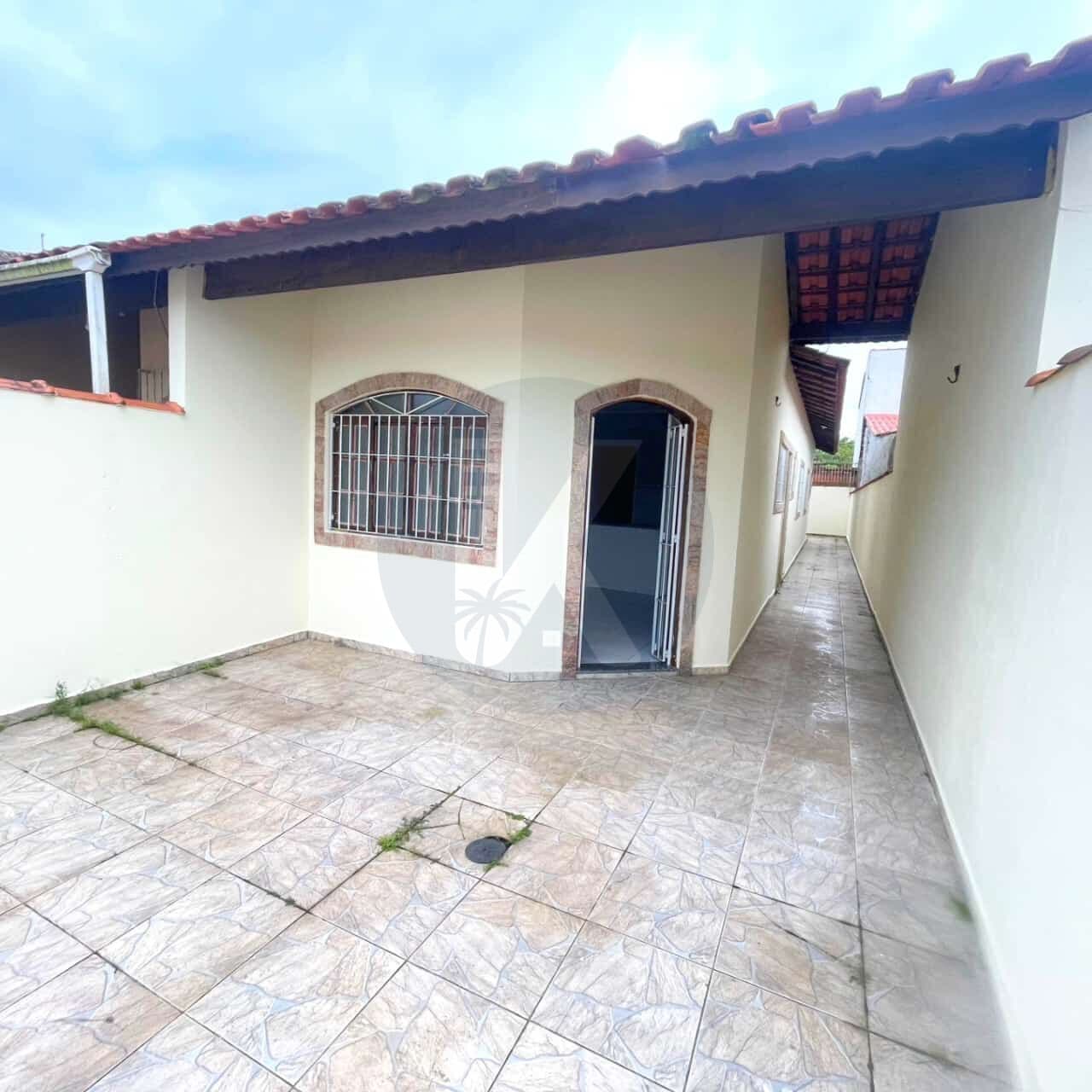 Casa á Venda em ítanhaém com 2 quartos e churrasqueira