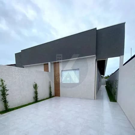 Casa á Venda em Itanhém imperdivel 300 mil com piscina e churrasqueira