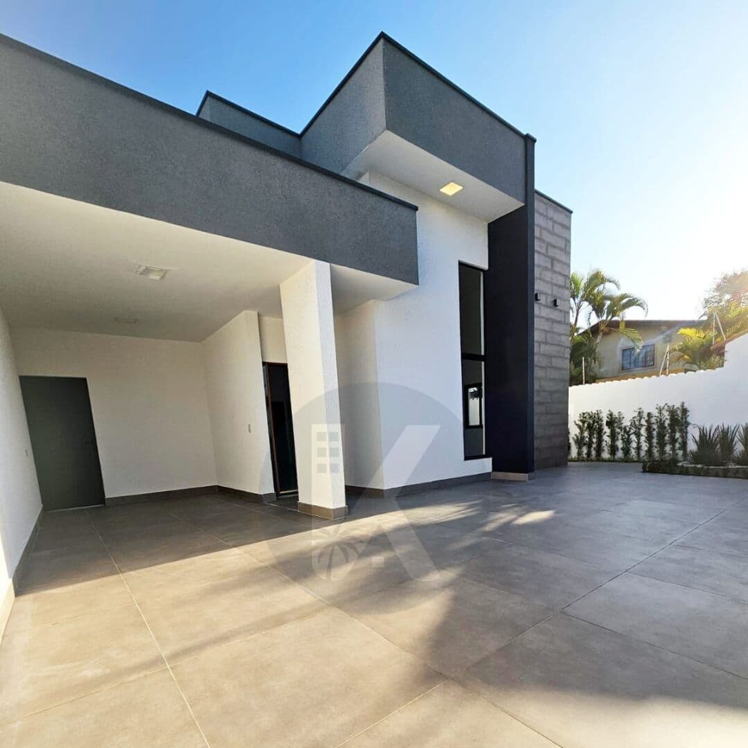 Casa a venda Alto Padrão Bairro Tupy com 3 quartos e piscina
