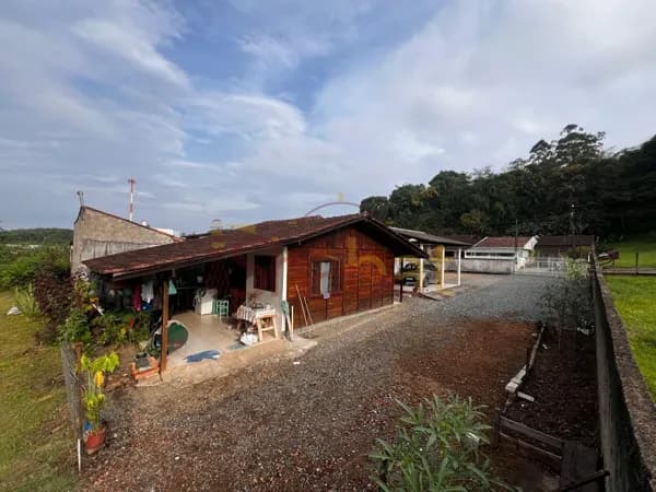 Terreno com casa de Madeira - 1256 m²