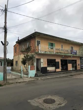 Prédio Residencial com sala comercial