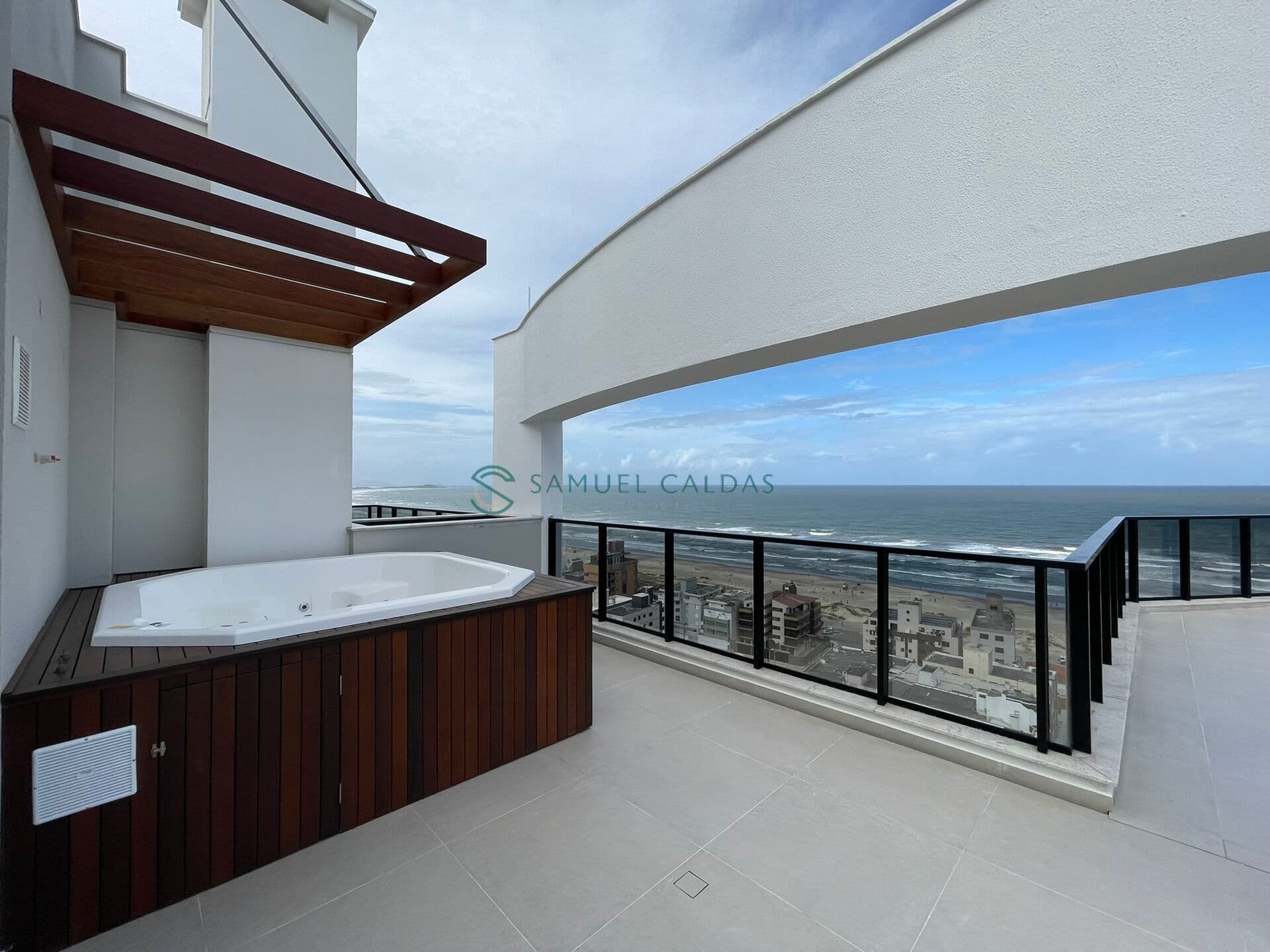 Cobertura Duplex no Luxor Residence na Praia do Mar Grosso, Laguna/SC