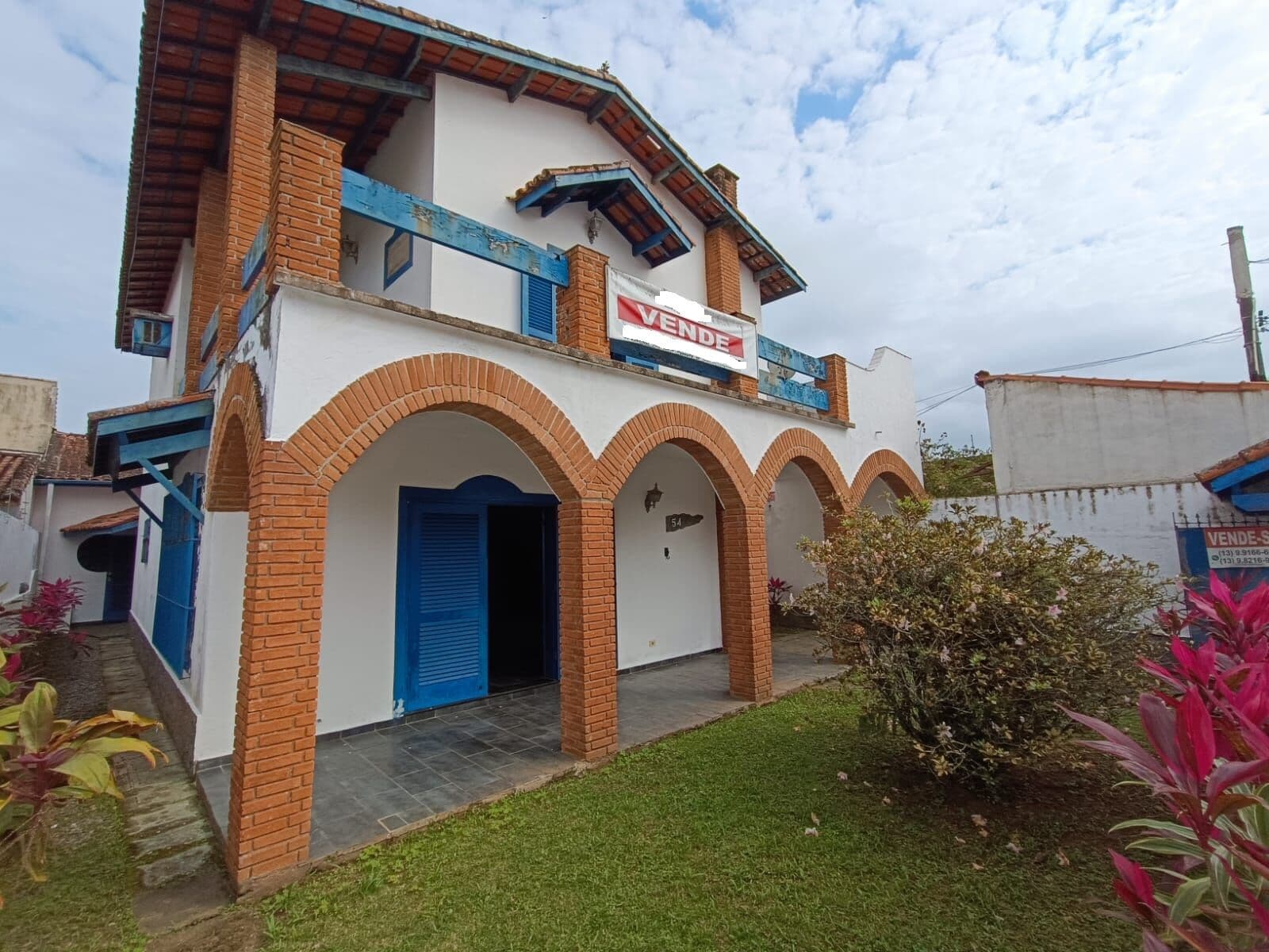 Casa à venda no Centro de Itanhaém, à 100m da praia