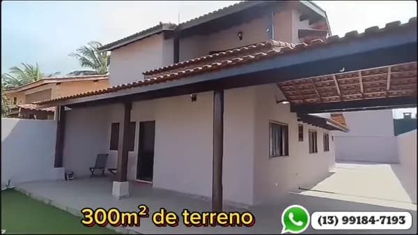 Sobrado com 3 quartos, sendo 1 suíte, mezanino, à 300m da praia