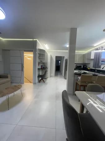 Casa em ótima localização em Santos, com 3 quartos (sendo 1 suíte)