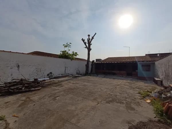 Casa com 2 suítes, à 1000m da praia