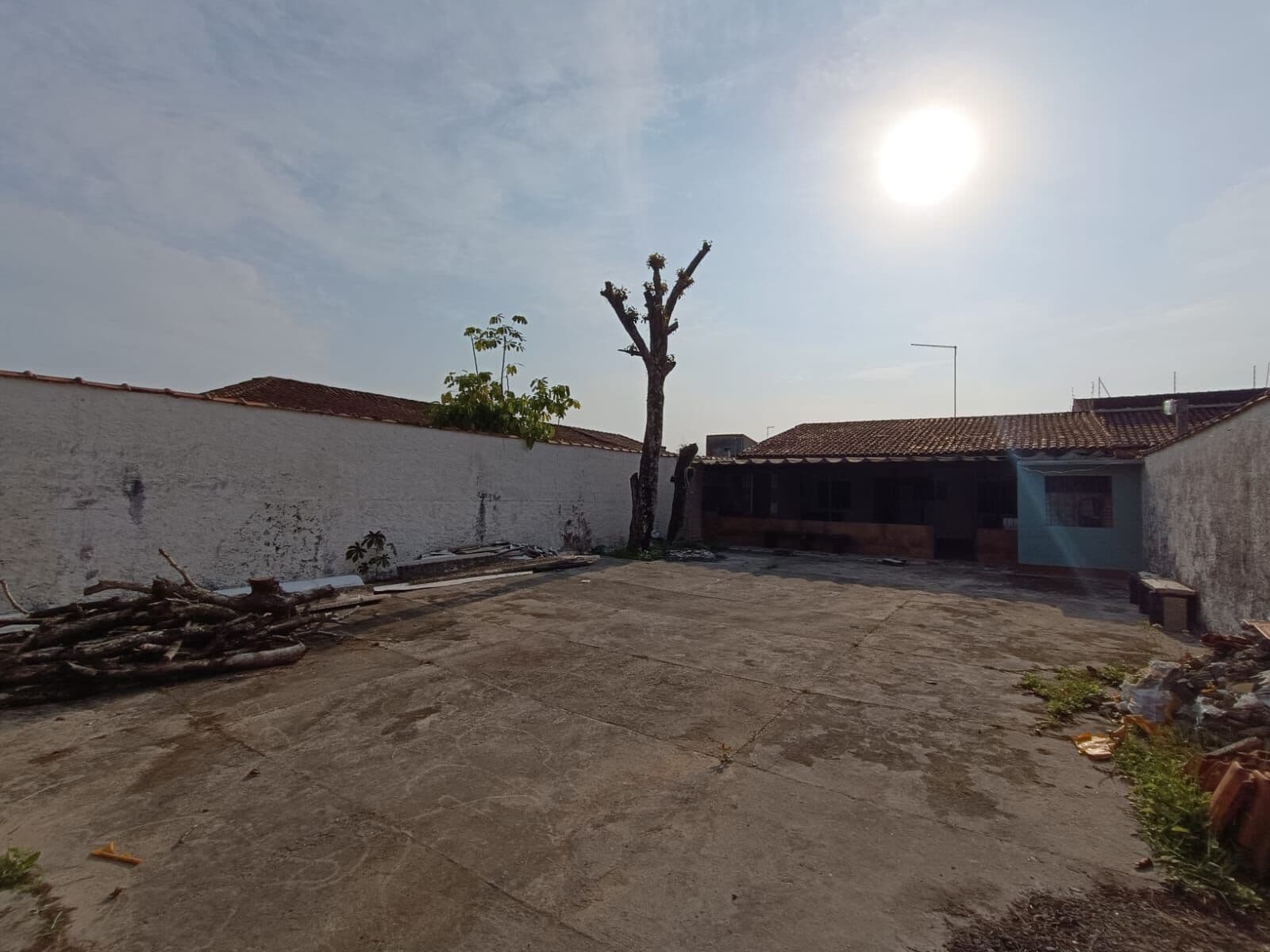 Casa com 2 suítes, à 1000m da praia