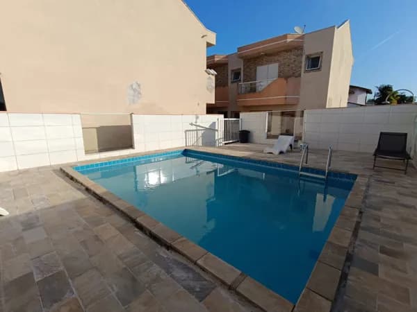 casa com 2 suítes, porteira fechada, lado praia