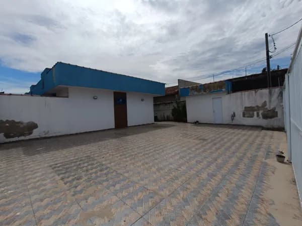 Casa em condomínio fechado, com 2 quartos, sendo 1 suíte, além de piscina e área gourmet privativas
