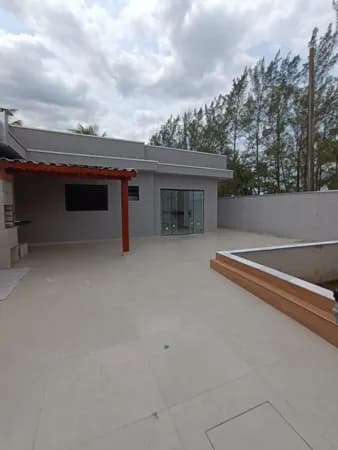 Casa frente ao mar com piscina e área gourmet