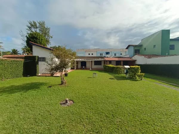 Casa com 3 quartos, sendo 1 suíte, 527m² de terreno, à 300m da praia