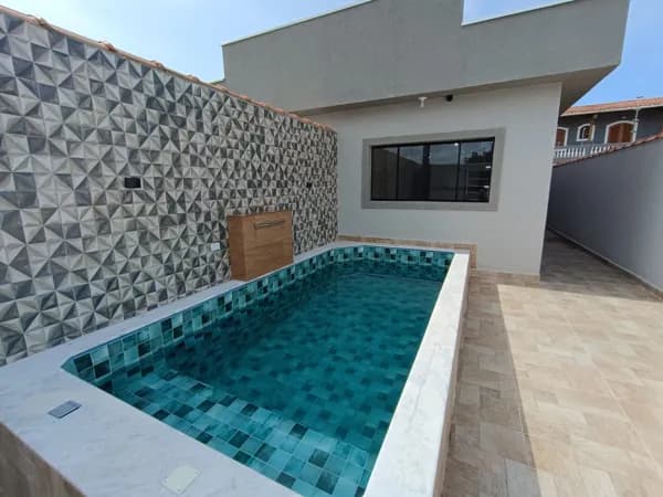 Casa com 3 quartos, sendo 2 suítes, com piscina e área gourmet