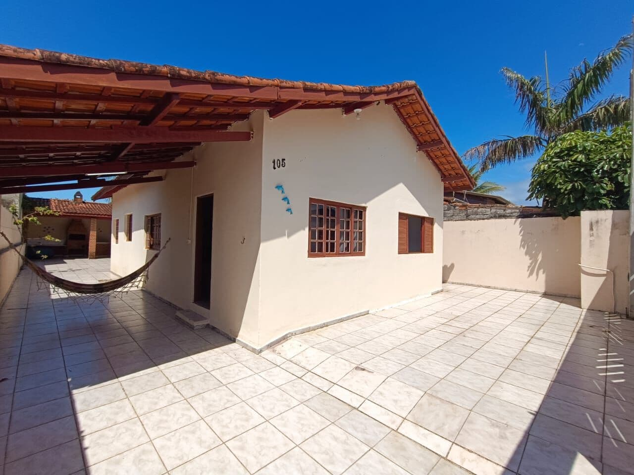 Casa com 2 quartos, à menos de 100m da praia com 300m² de terreno