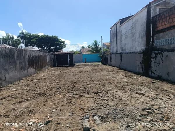 Terreno com 300m², à 200m da praia