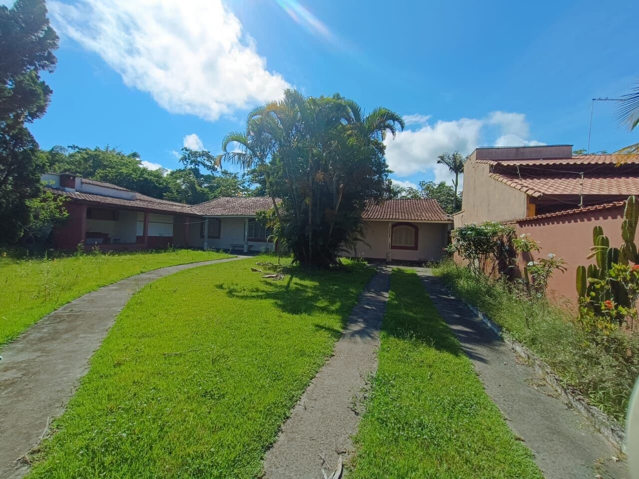 Casa perto da praia, com 560m² de terreno