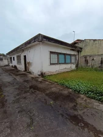 Casa com 2 quartos e 255m² de terreno, à 500m da praia