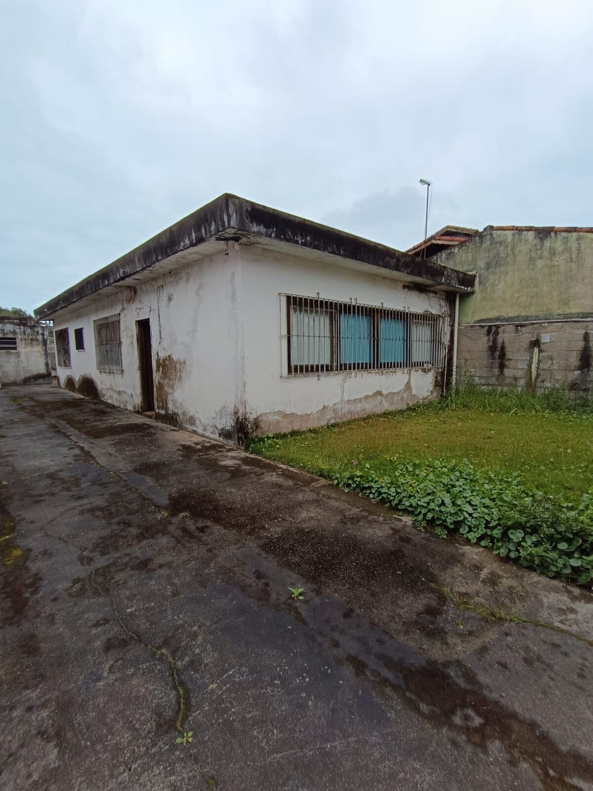Casa com 2 quartos e 255m² de terreno, à 500m da praia