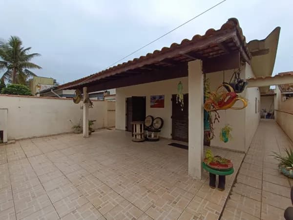 Casa com 3 quartos, à 200m da praia