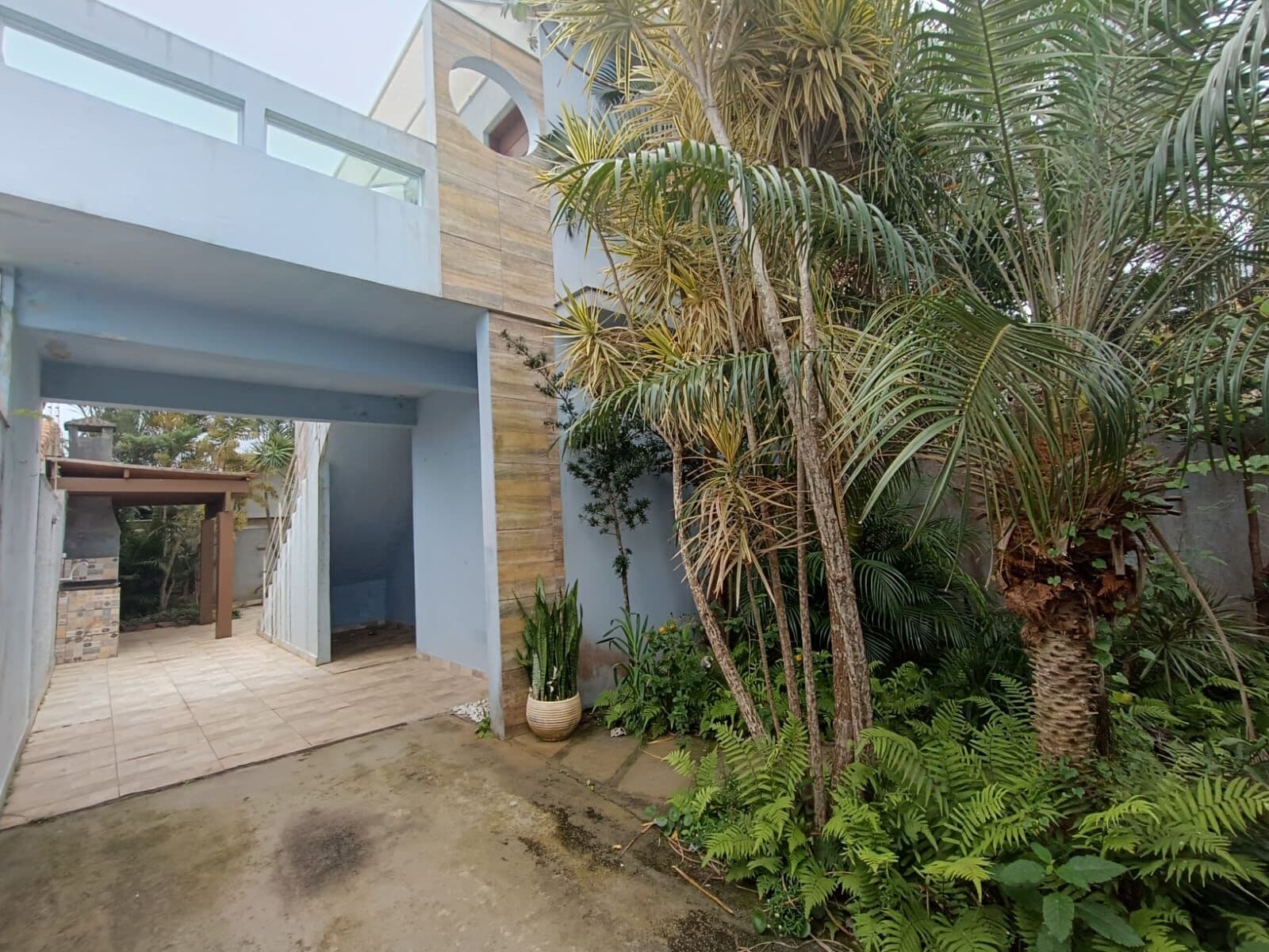 Casa com 2 quartos, sendo 1 suíte, próxima ao mar
