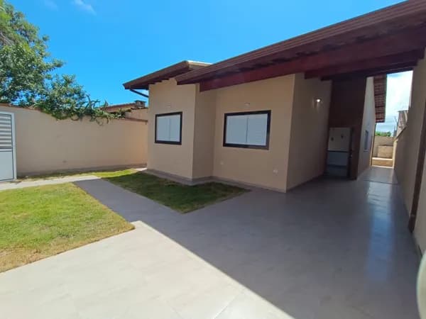 Casa à 800m praia, com 3 quartos, sendo 1 suíte, piscina e área gourmet