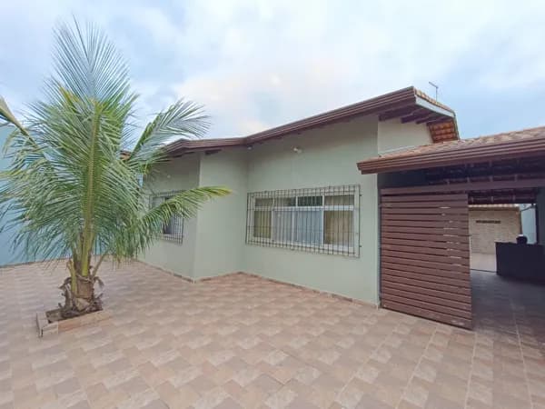 Casa à 50m da praia com 3 quartos, sendo 1 suíte, perto do Centro Histórico da cidade