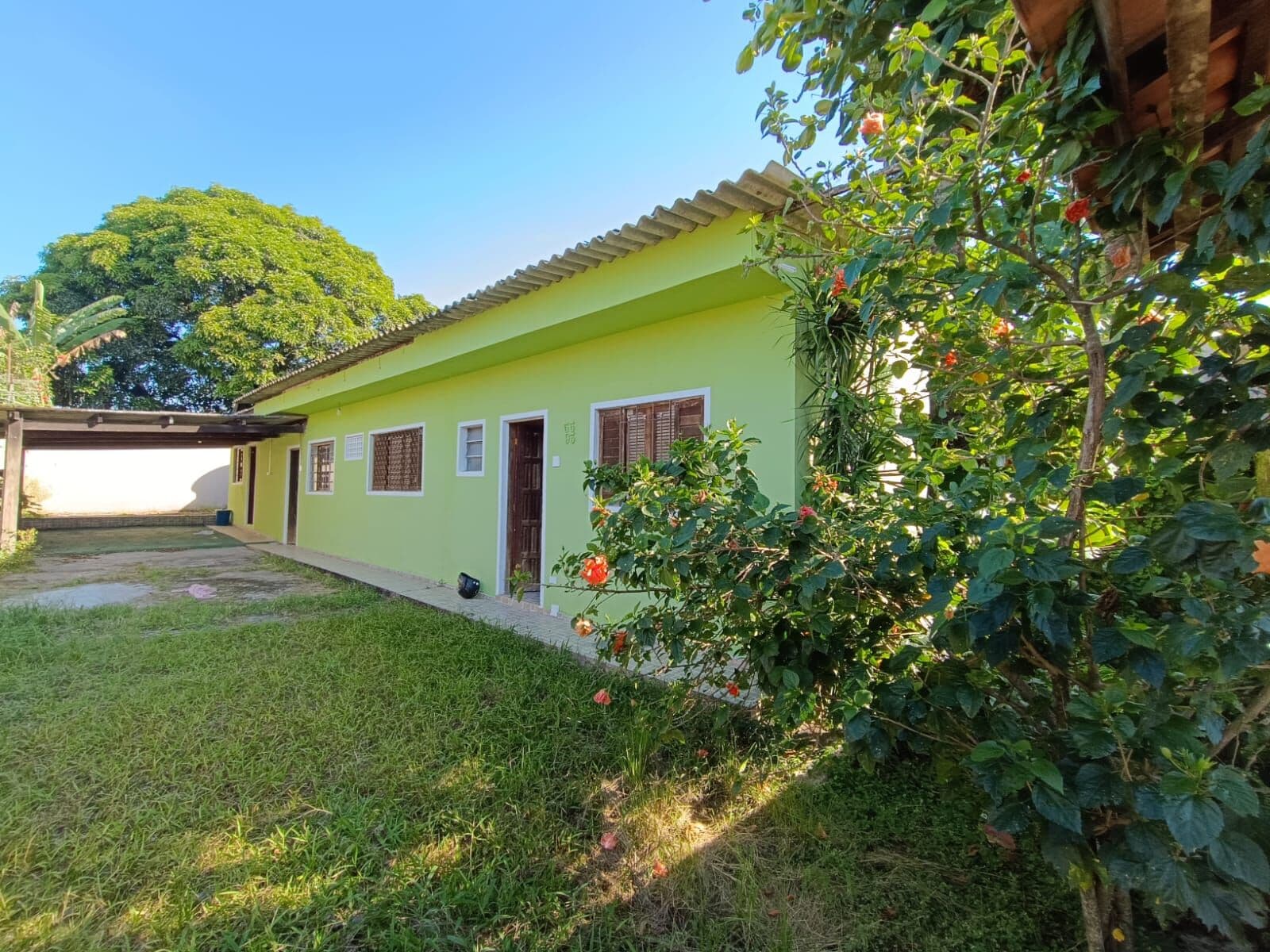 Casa com 2 quartos, sendo 1 suíte e área gourmet
