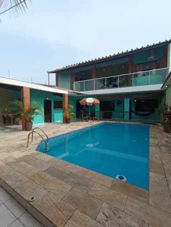 Casa à venda, à 100m da praia, com 4 quartos, sendo 1 suíte