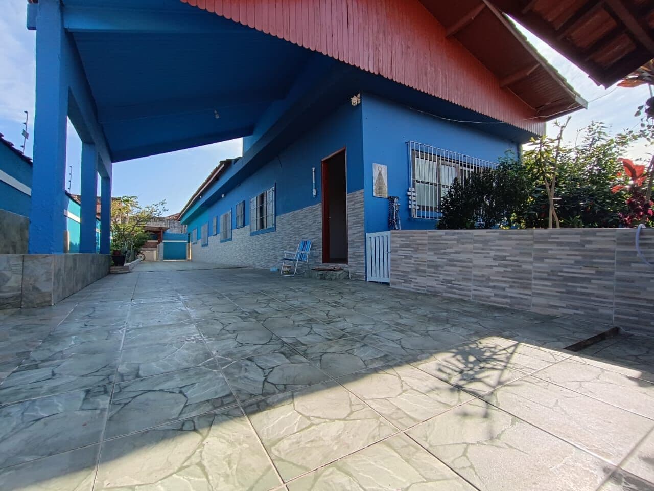 Casa espaçosa com 3 quartos, lado praia