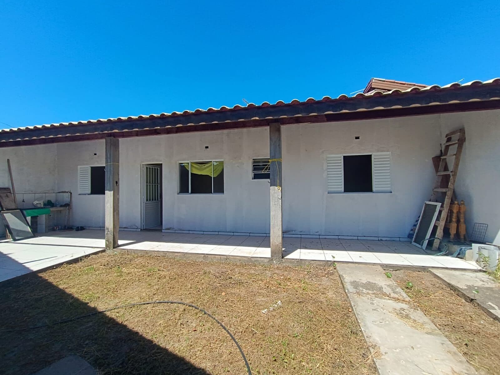 Casa com 2 quartos, à 500m da praia
