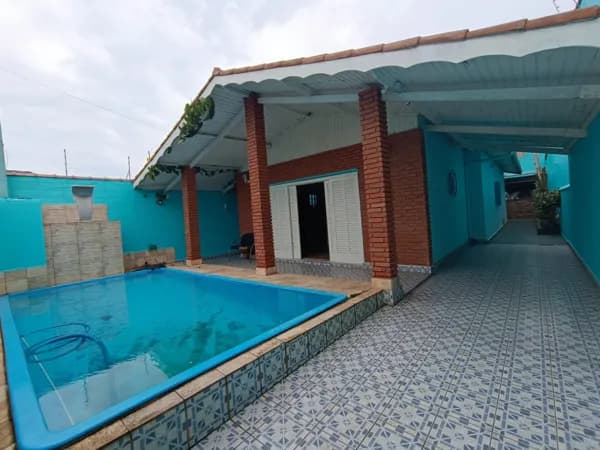 Casa perto da praia com 4 quartos, sendo 2 suítes